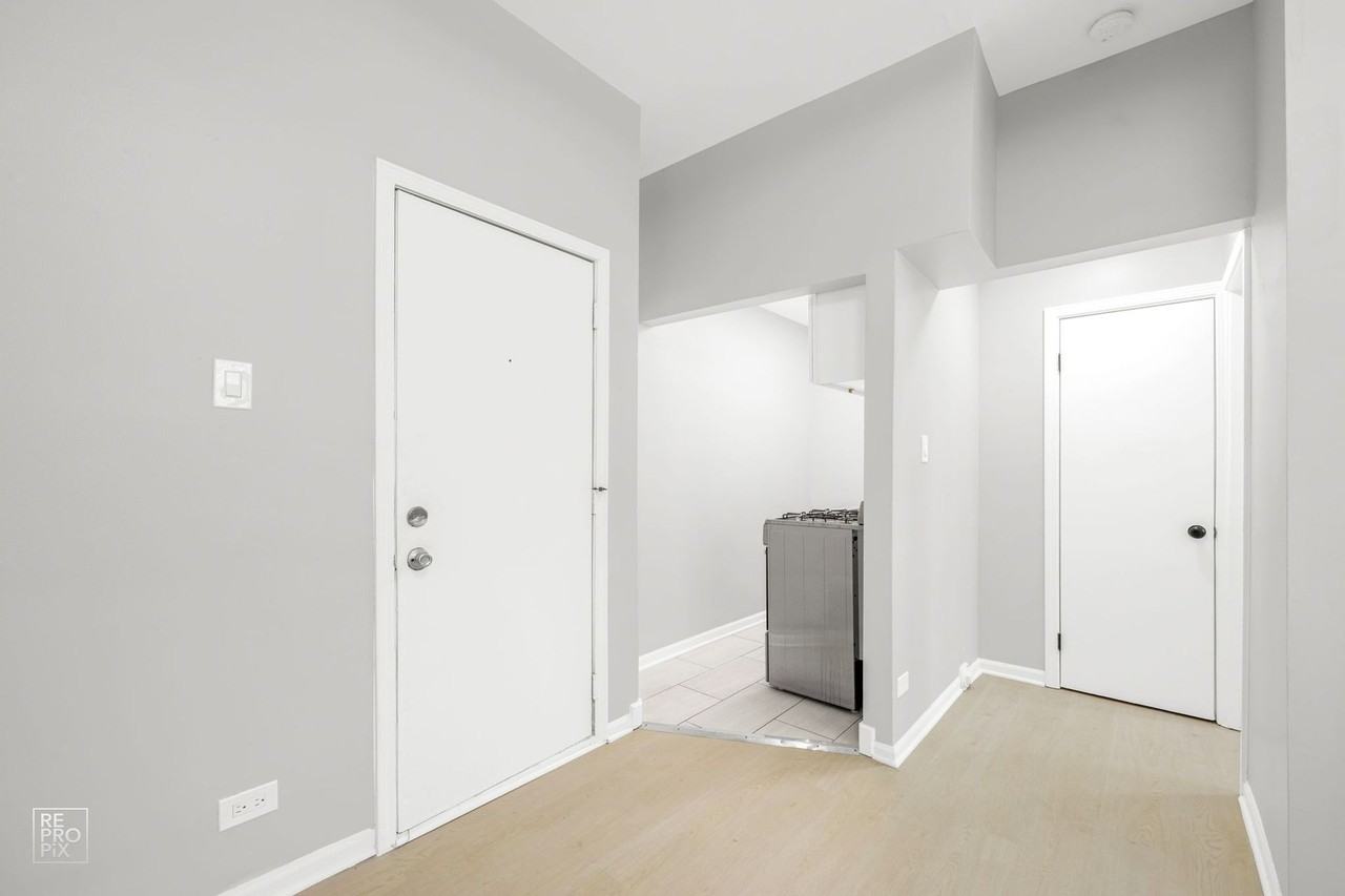 7715 S South Shore Dr Chicago, IL 60649 - Photo 5 of 21