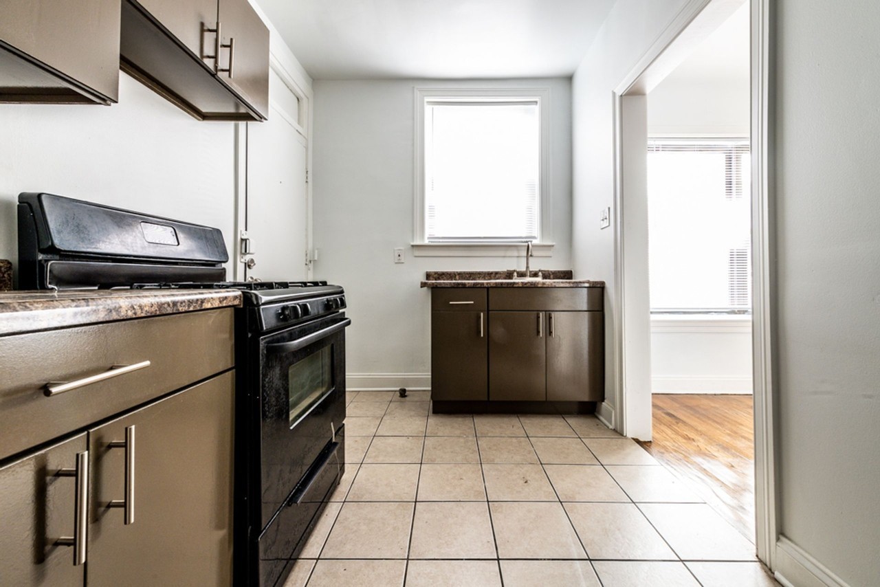 8100 S Essex Ave - Photo 3 of 48