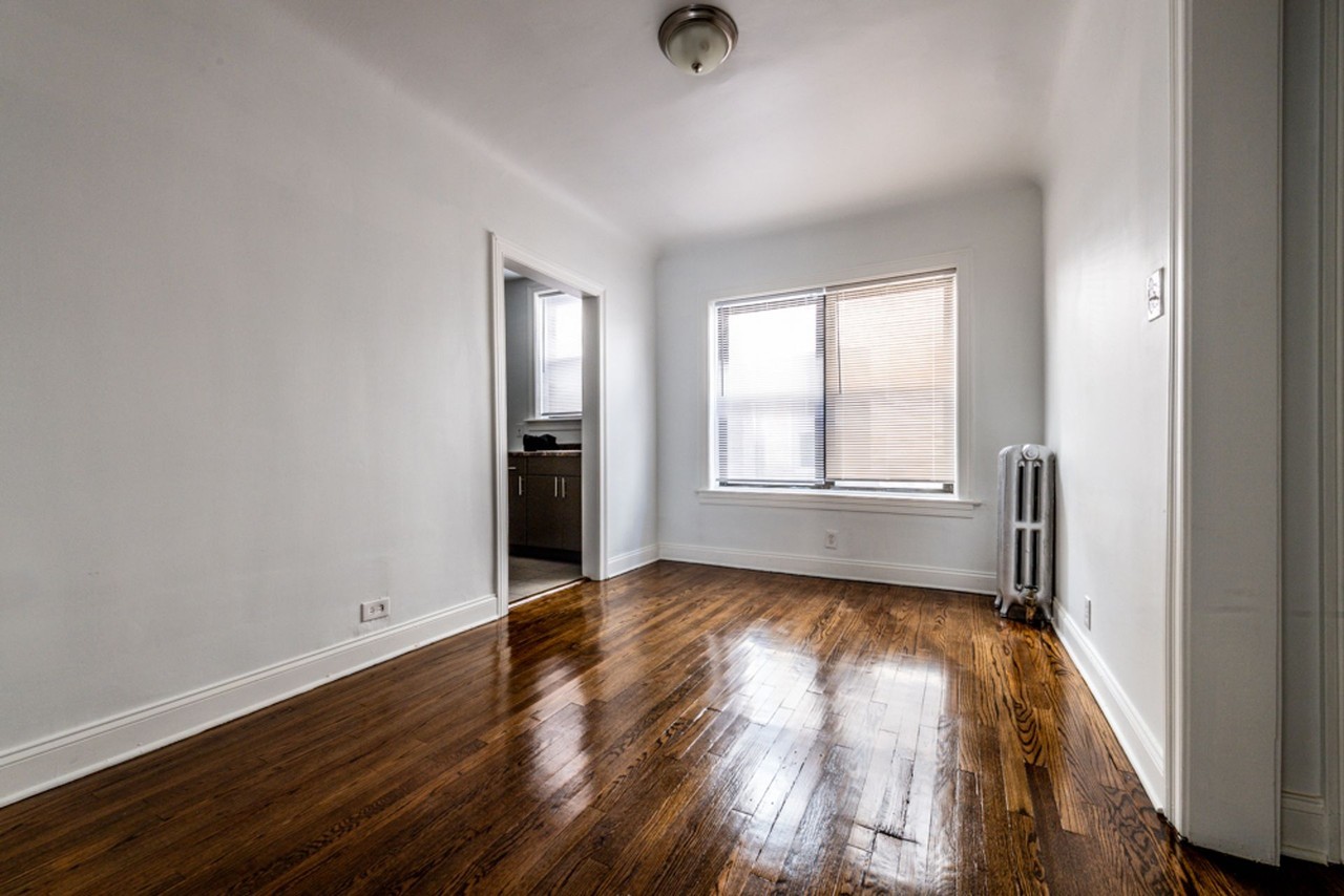 8100 S Essex Ave - Photo 5 of 48