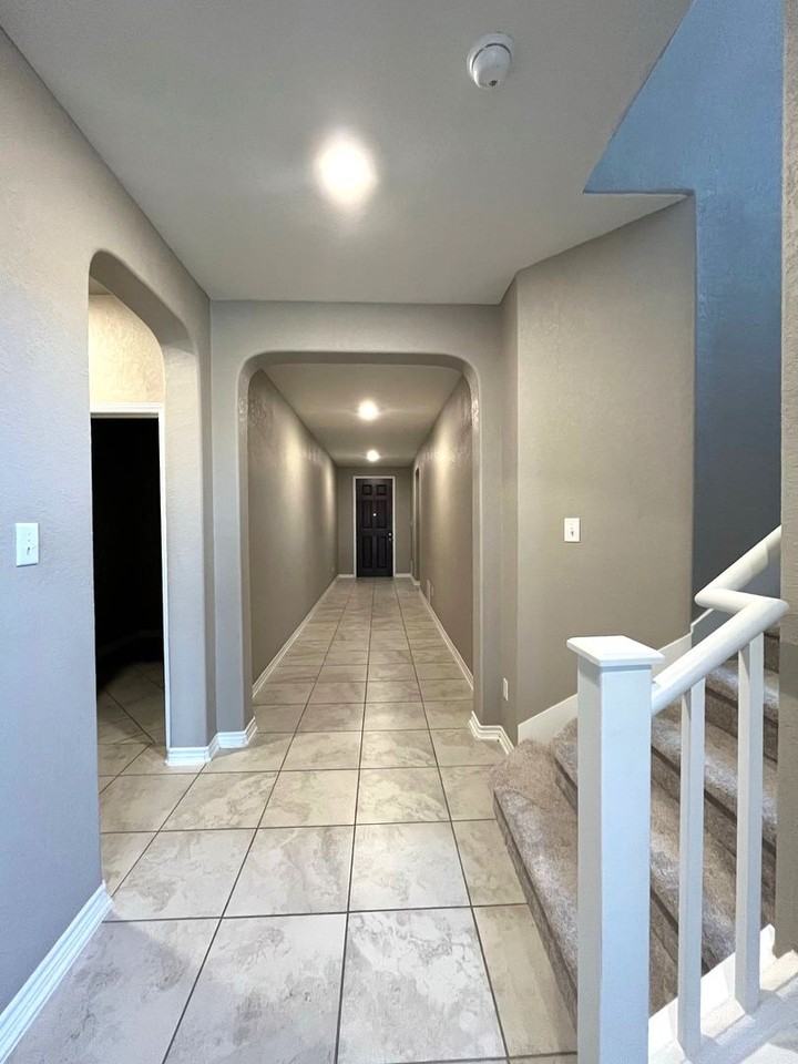 663 Pebble Bnd - Photo 3 of 23