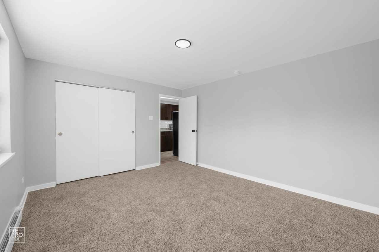 7800 S South Shore Dr Chicago, IL 60649 - Photo 2 of 12