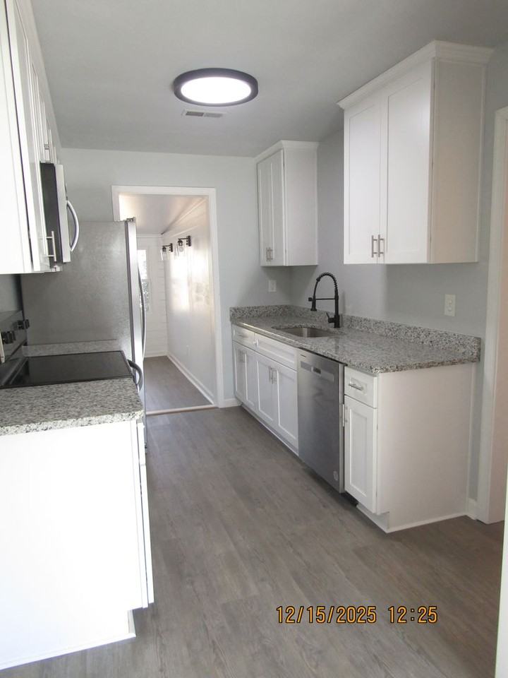 4404 Bowden Ave - Photo 3 of 34