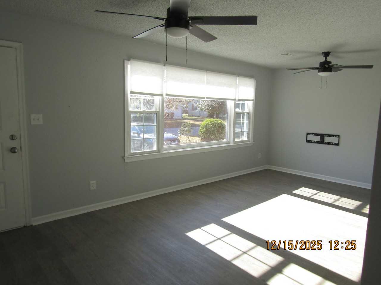 4404 Bowden Ave - Photo 7 of 34