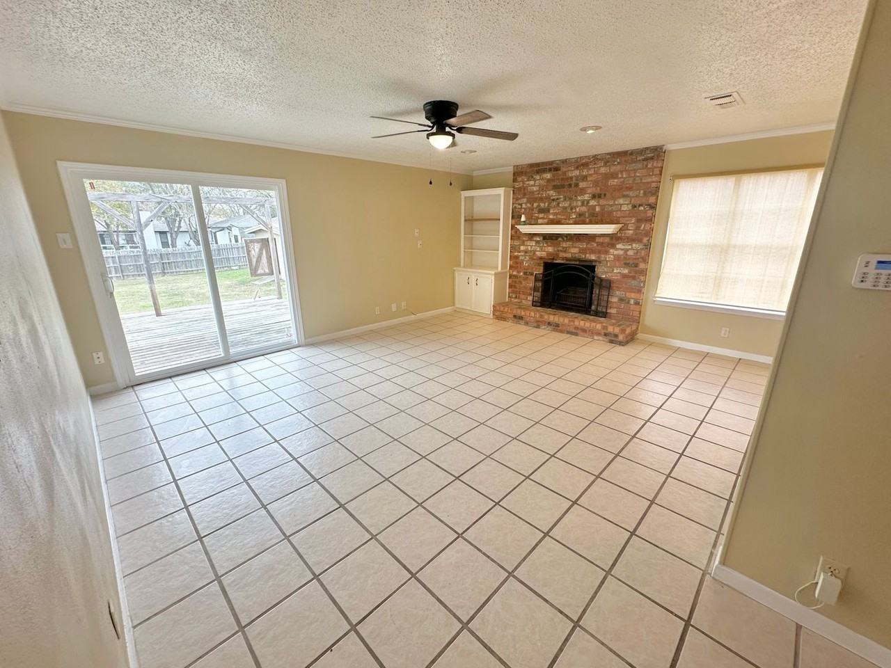 214 Timberline St - Photo 2 of 25