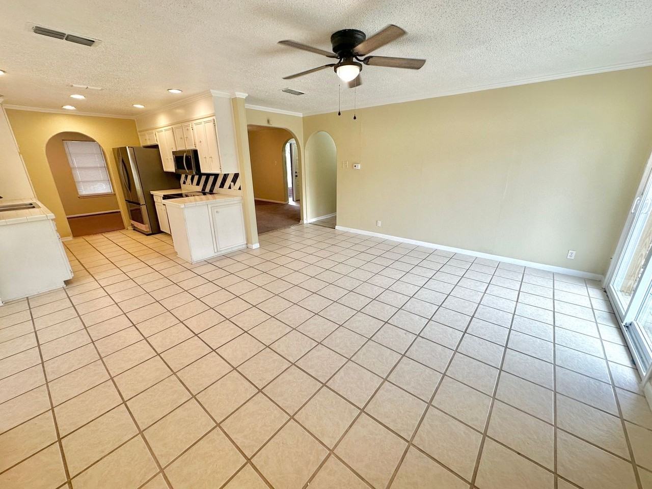 214 Timberline St - Photo 3 of 25