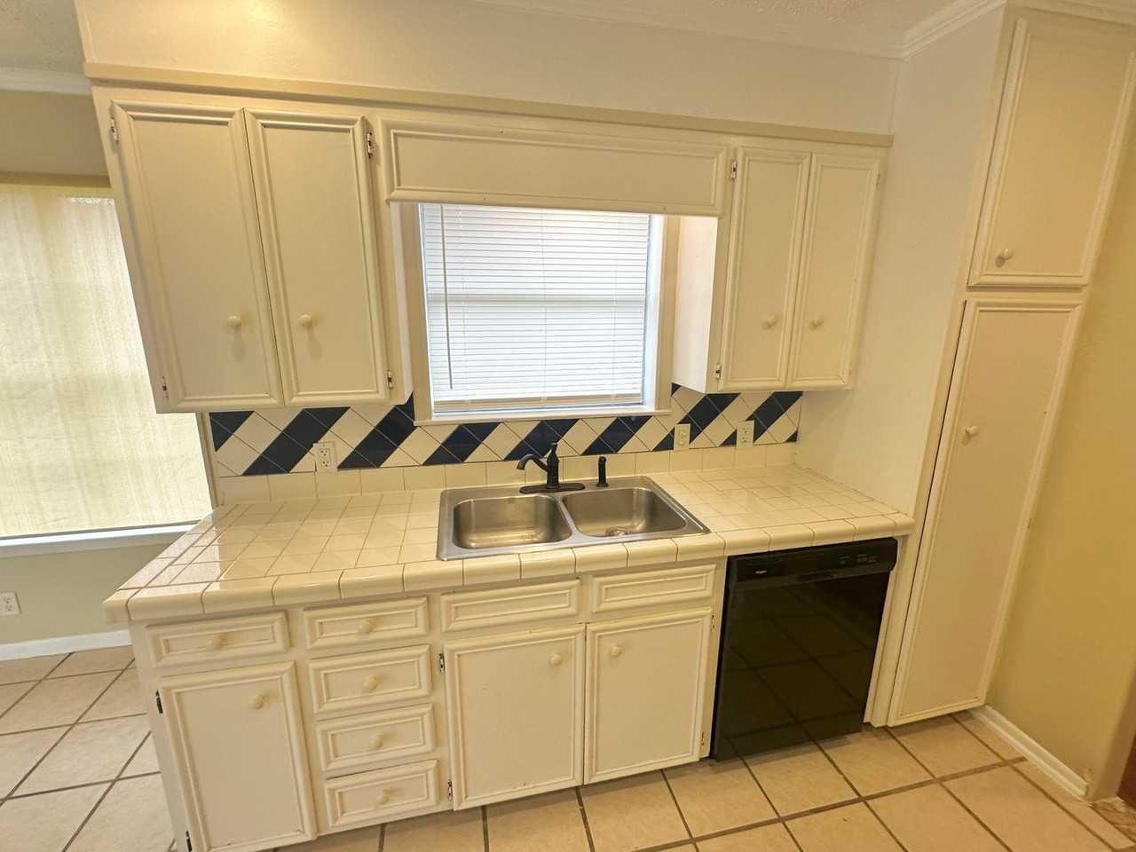 214 Timberline St - Photo 5 of 25