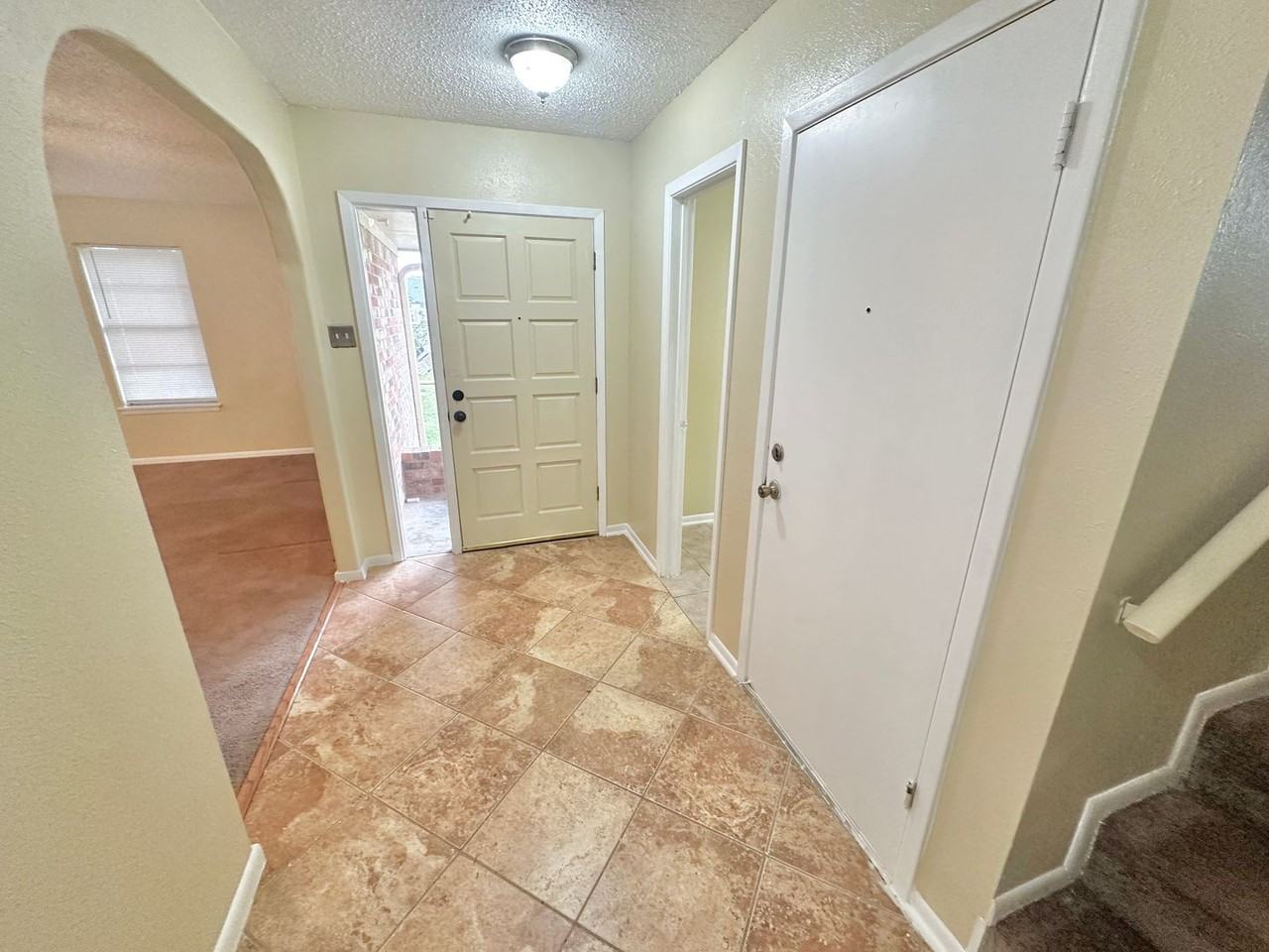 214 Timberline St - Photo 2 of 27