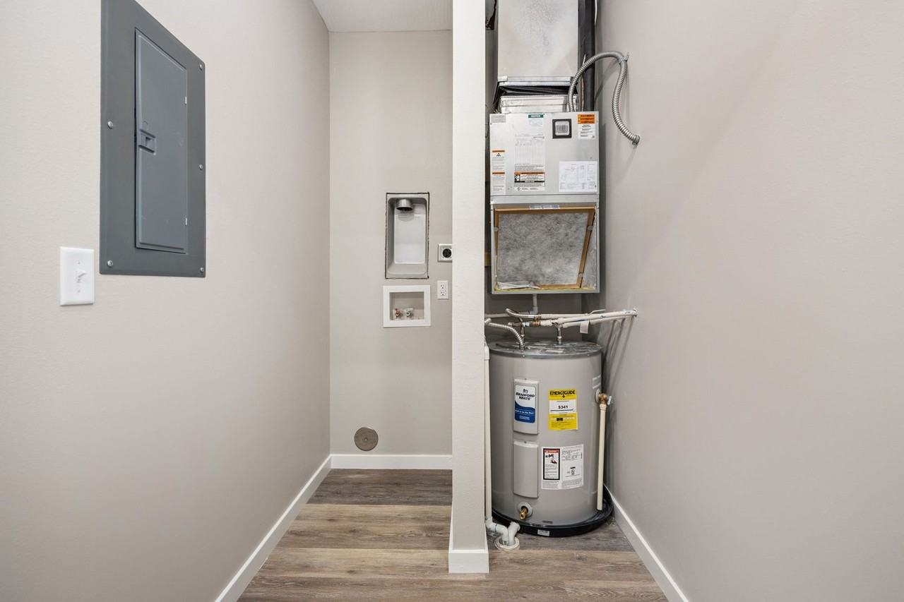 The Vibe Crossing - Photo 7 of 27