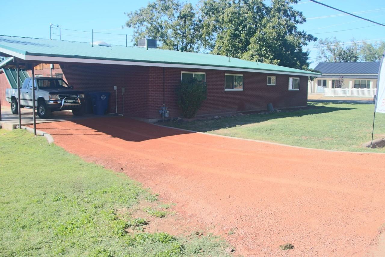 419 S 100 E - Photo 5 of 40