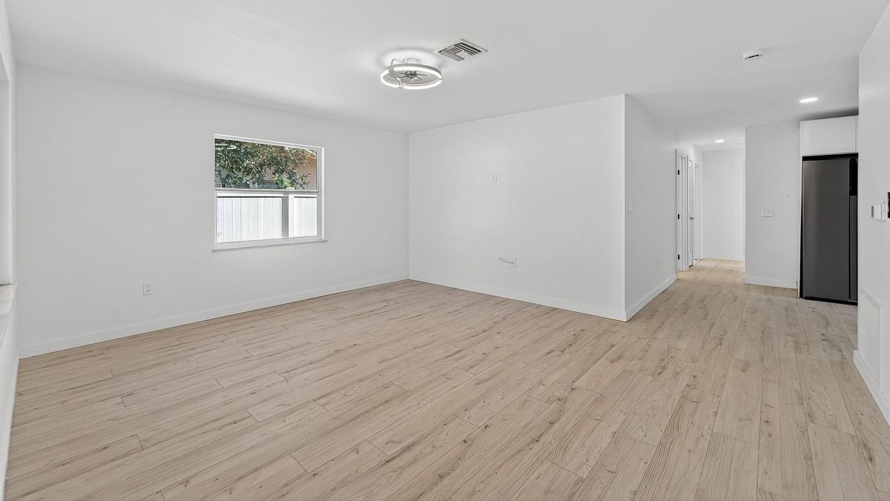 1818 Michigan Ave Ne - Photo 4 of 23