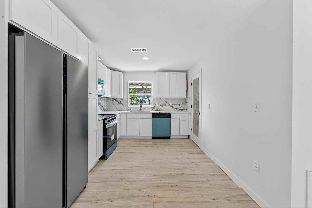 1818 Michigan Ave Ne - Photo 7 of 23