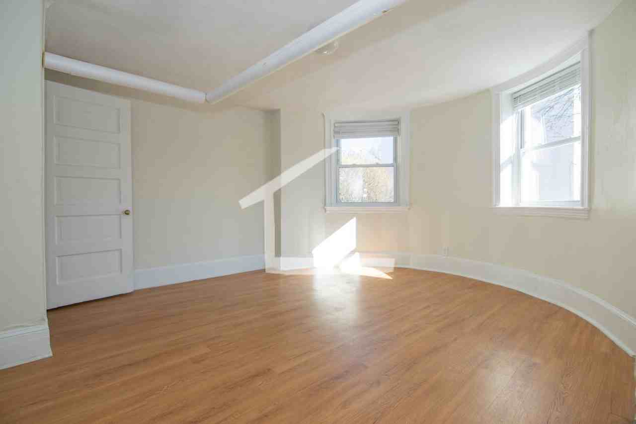 8 Mount Hood Rd - Photo 3 of 9