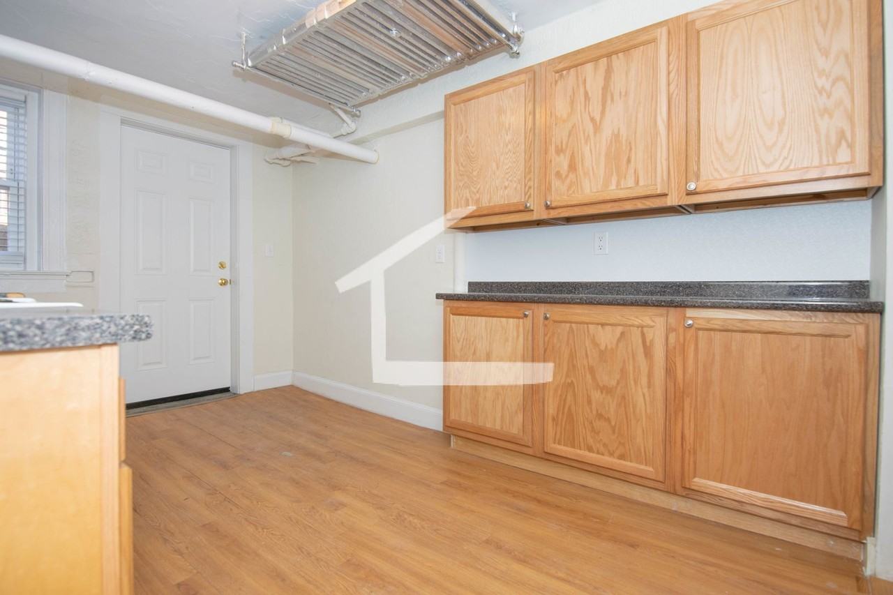 8 Mount Hood Rd - Photo 4 of 9