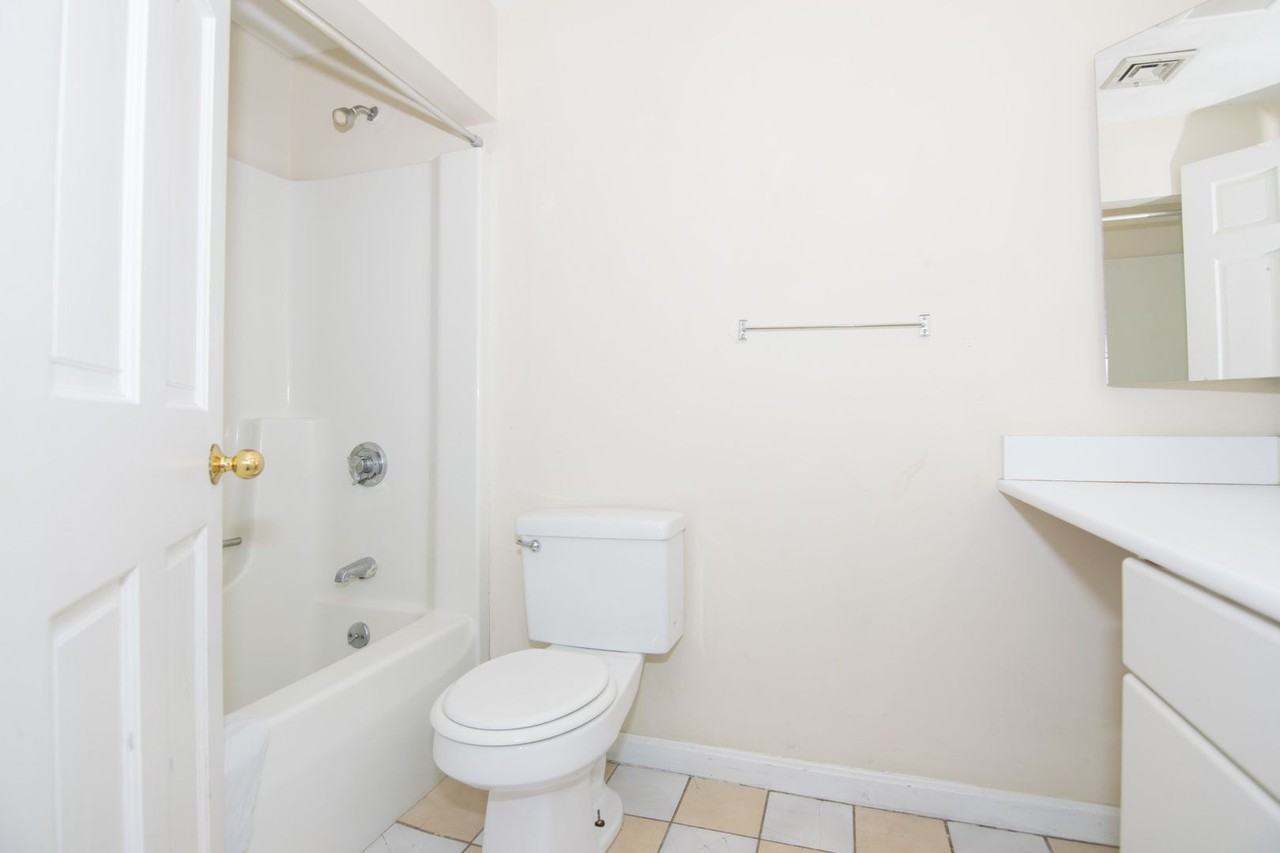 132 Glenville Ave - Photo 5 of 15