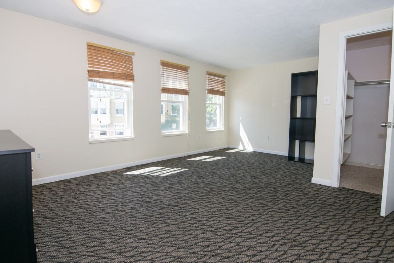 132 Glenville Ave - Photo 7 of 15