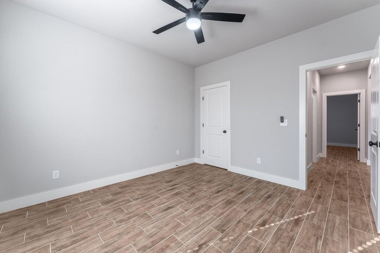 25 Gainsford Dr - Photo 3 of 20