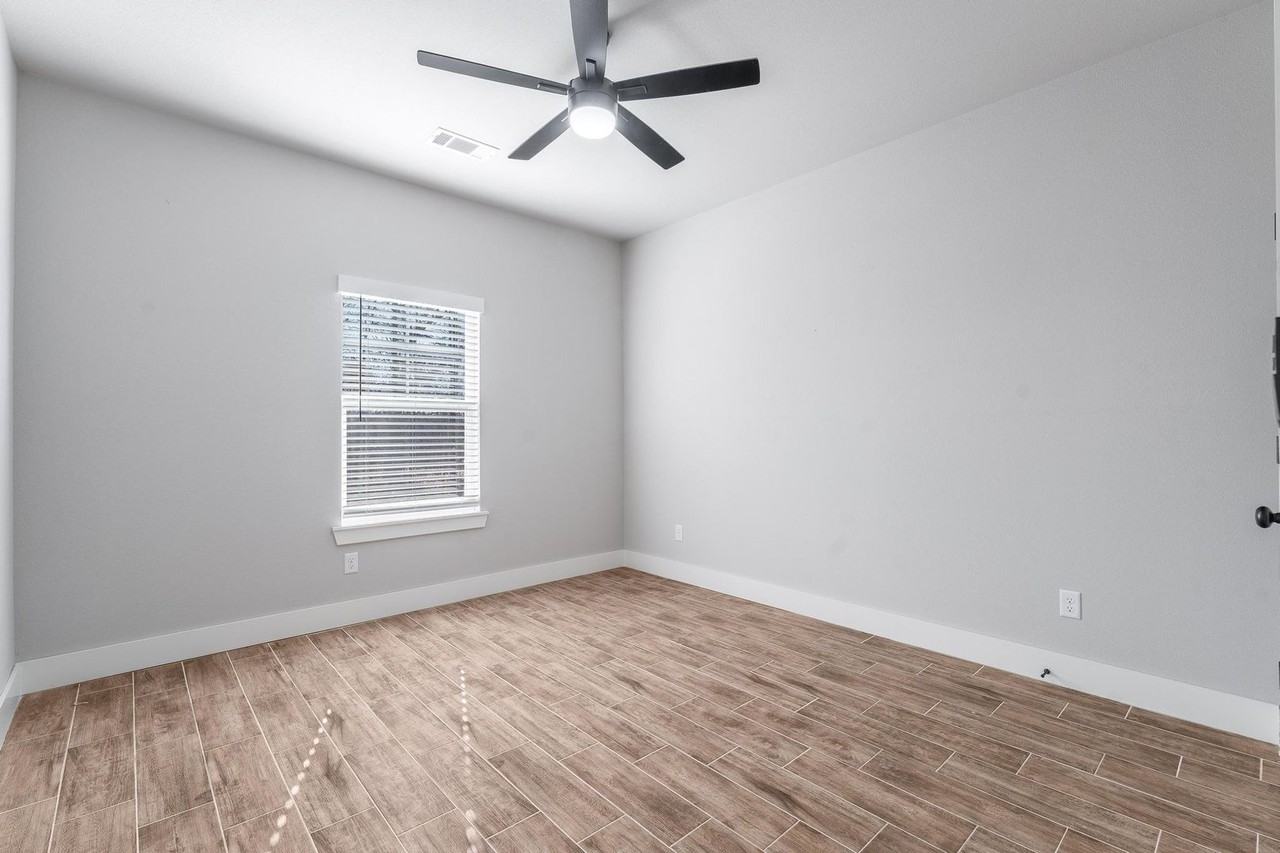 25 Gainsford Dr - Photo 4 of 20