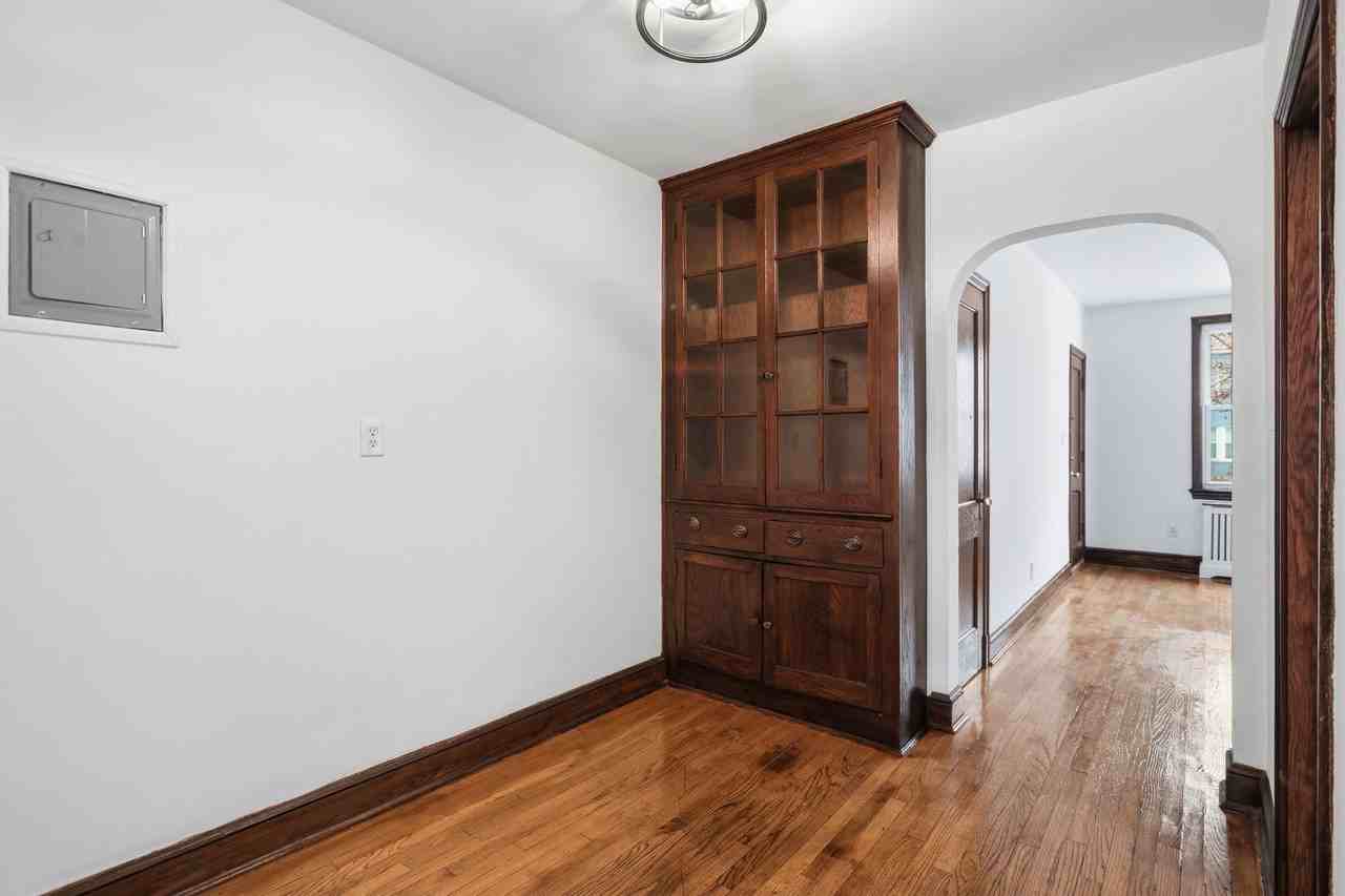 4026 9th St NE - Photo 6 of 40