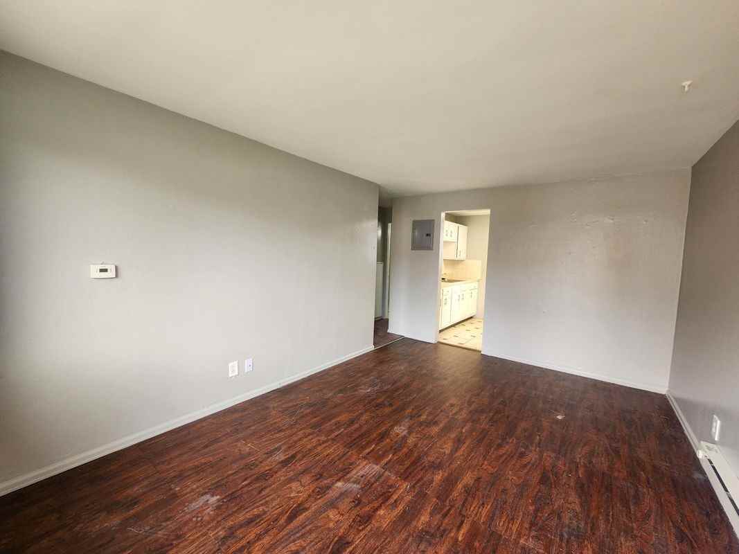 1056 Dayton St - Photo 2 of 11