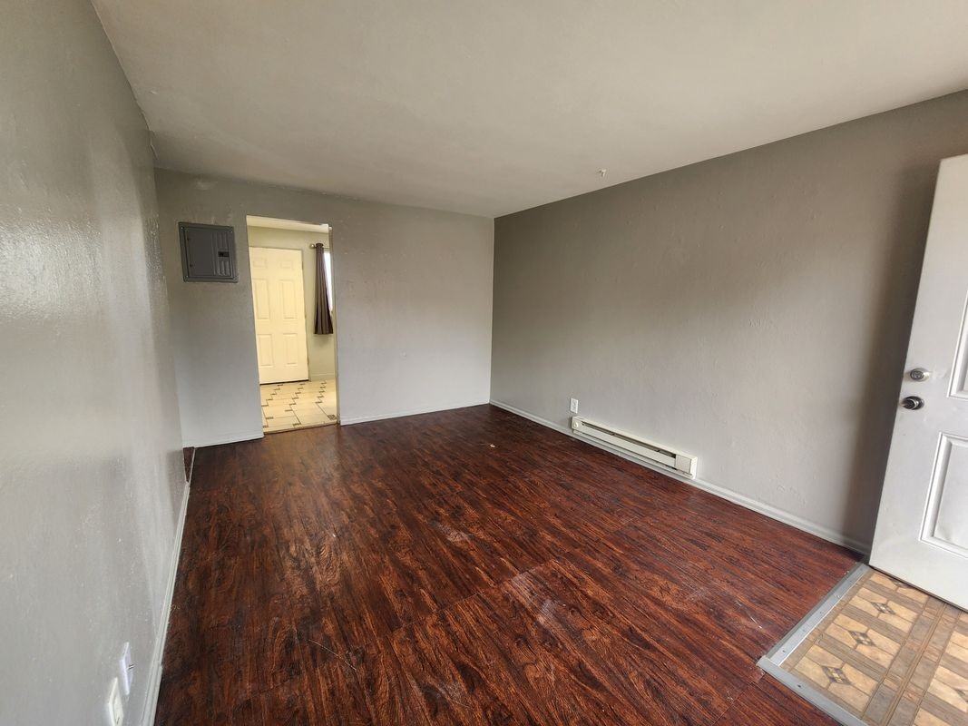 1056 Dayton St - Photo 3 of 11