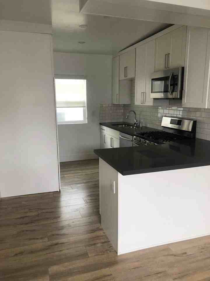 1810 12th St - Photo 4 of 12