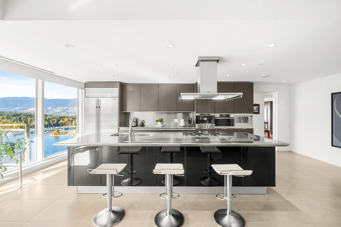 1139 West Cordova Street #2101 - Photo 4 of 27