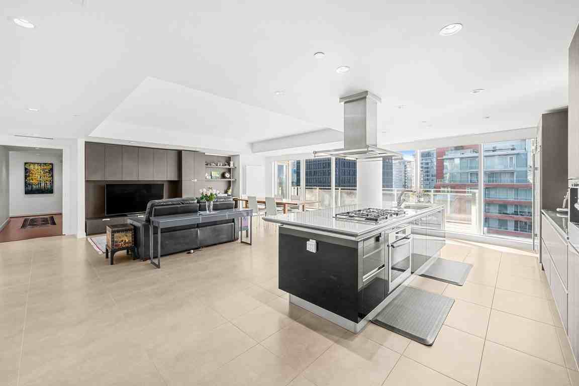 1139 West Cordova Street #2101 - Photo 5 of 27