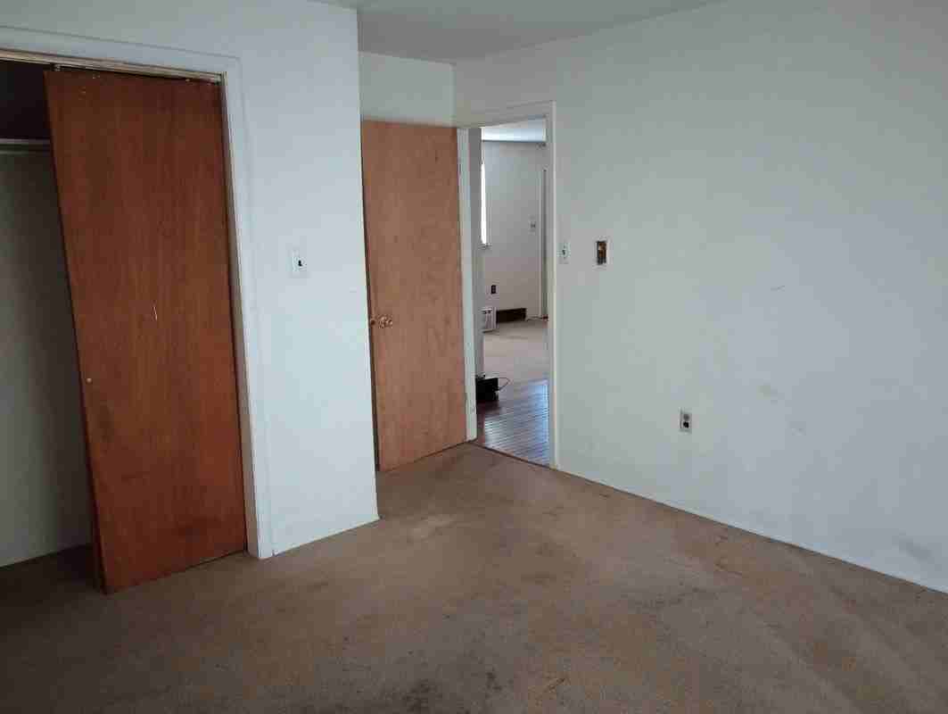 303 S Atlantic Ave E - Photo 4 of 7