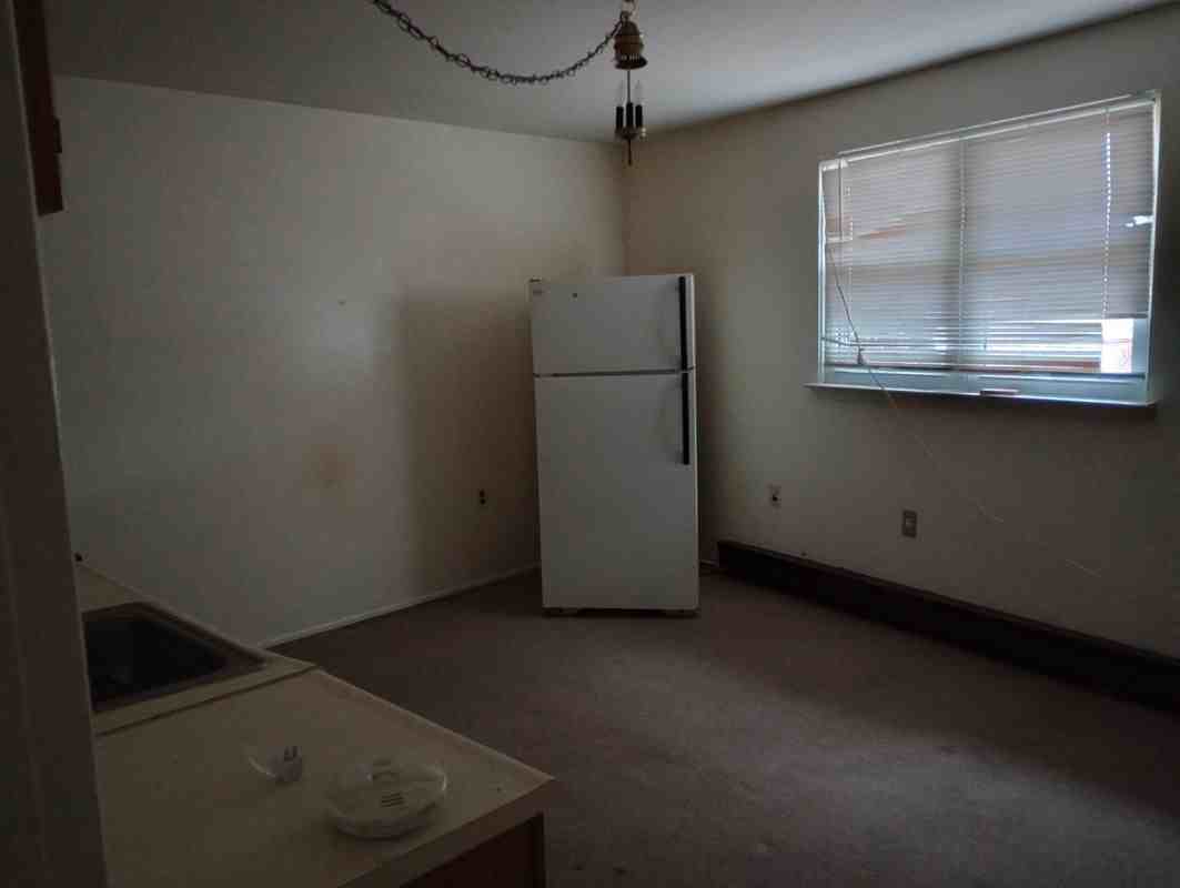 303 S Atlantic Ave E - Photo 5 of 7