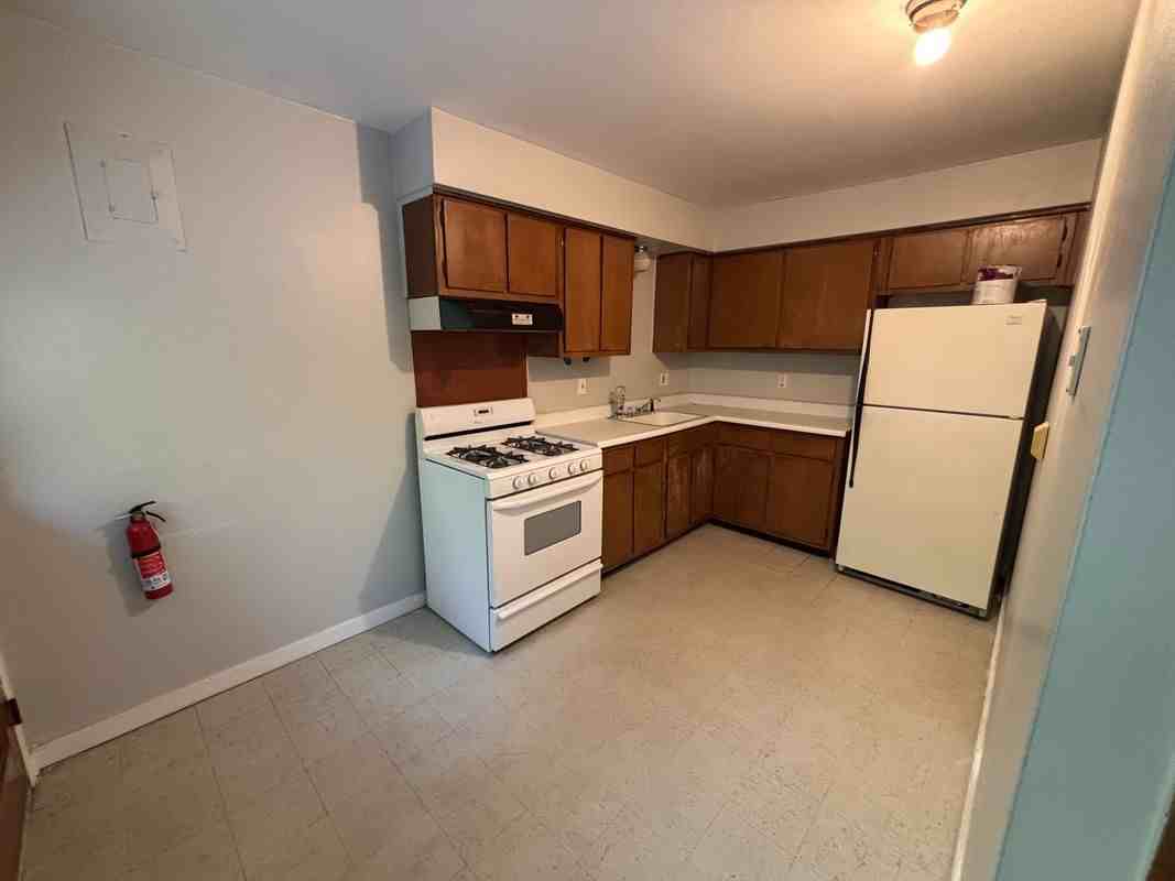 4072 Agnes Ave - Photo 4 of 12