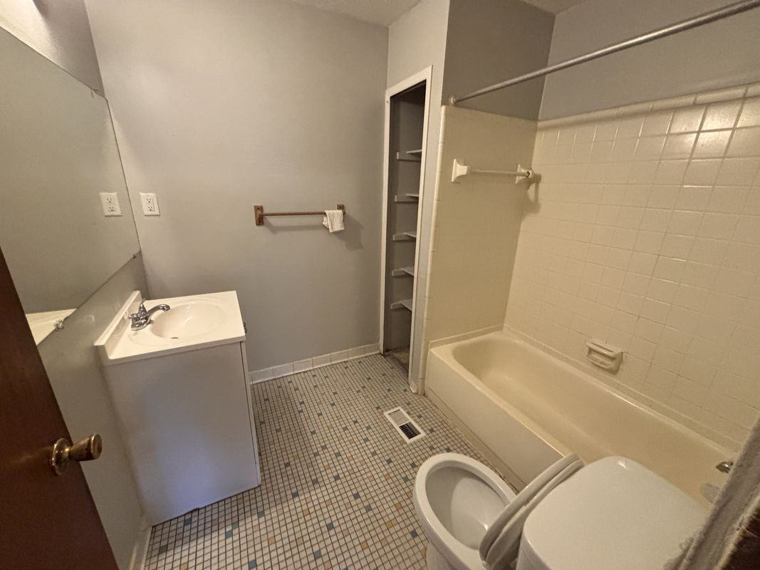 4072 Agnes Ave - Photo 5 of 12