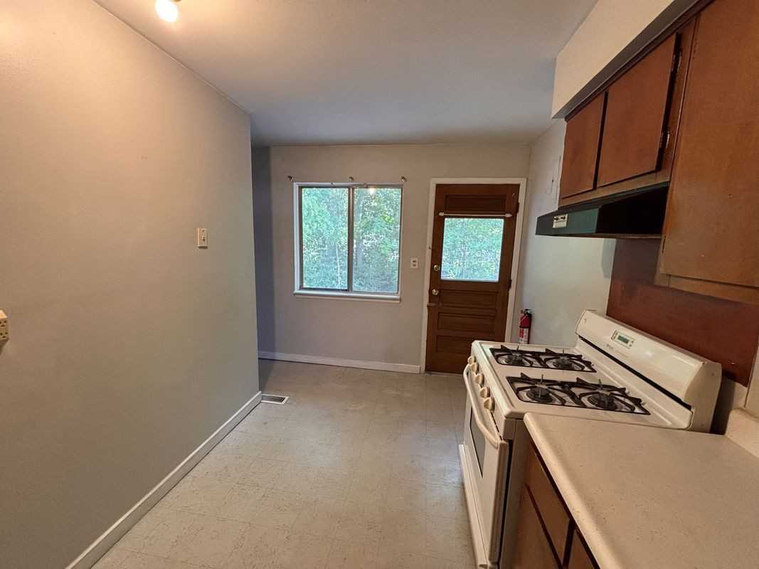 4072 Agnes Ave - Photo 7 of 12