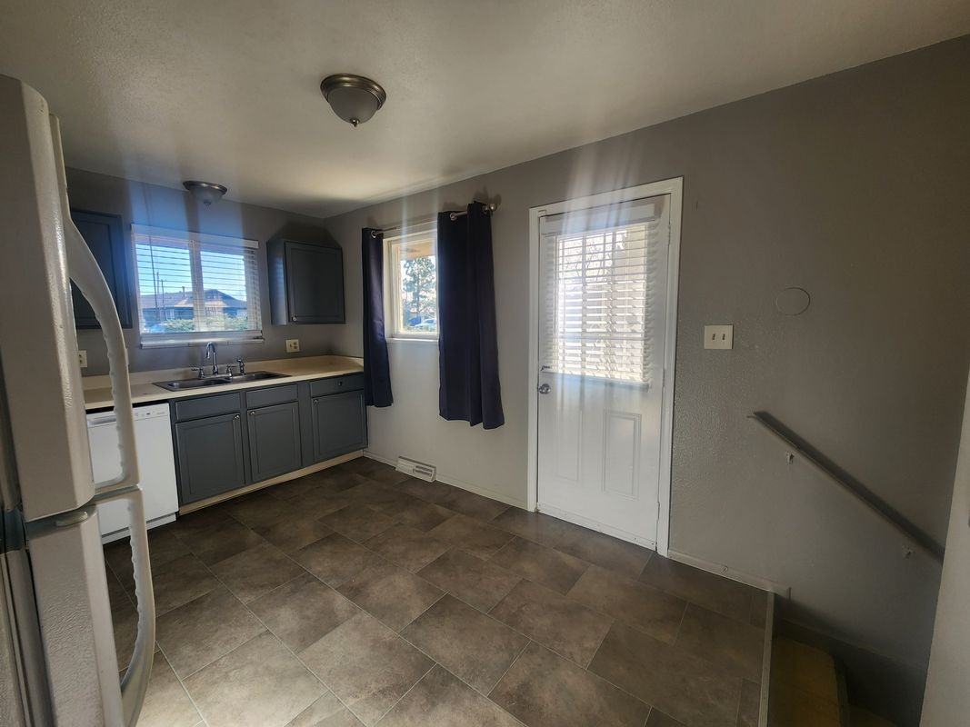 91 Lansing St - Photo 3 of 24