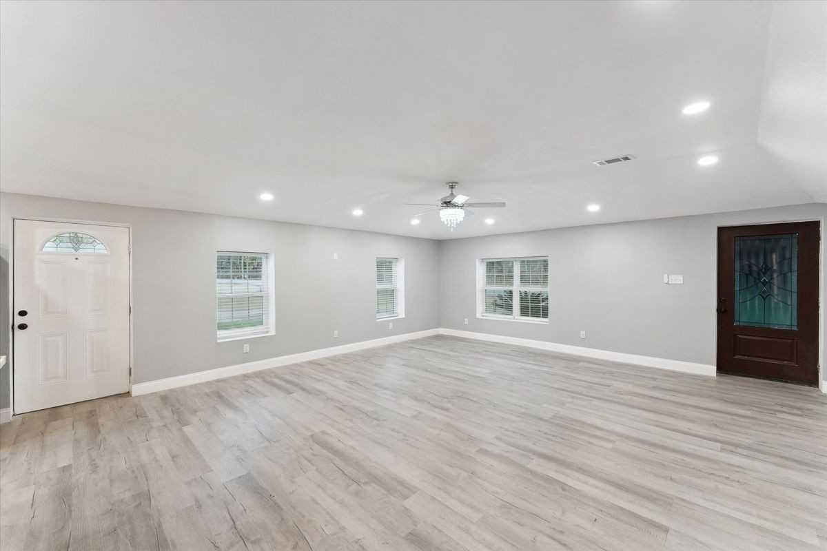 8576 E B Cooper Hwy - Photo 5 of 37