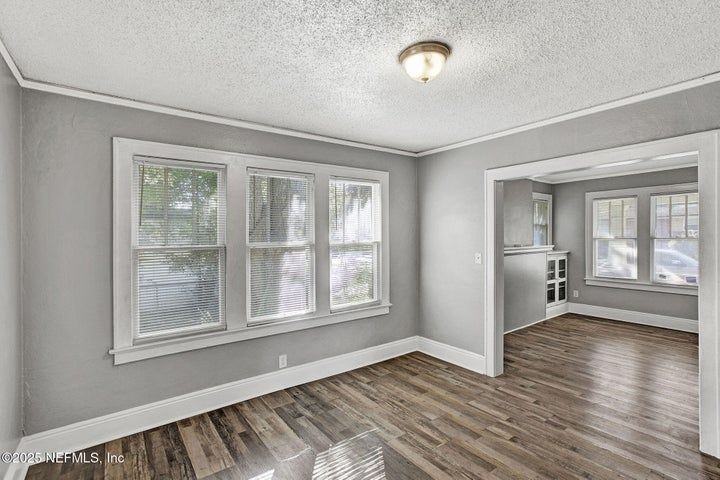 1431 W 26th St - Photo 2 of 6