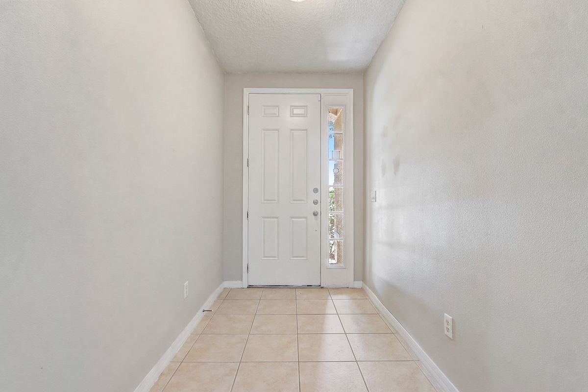 3028 Camino Real Dr S - Photo 5 of 40