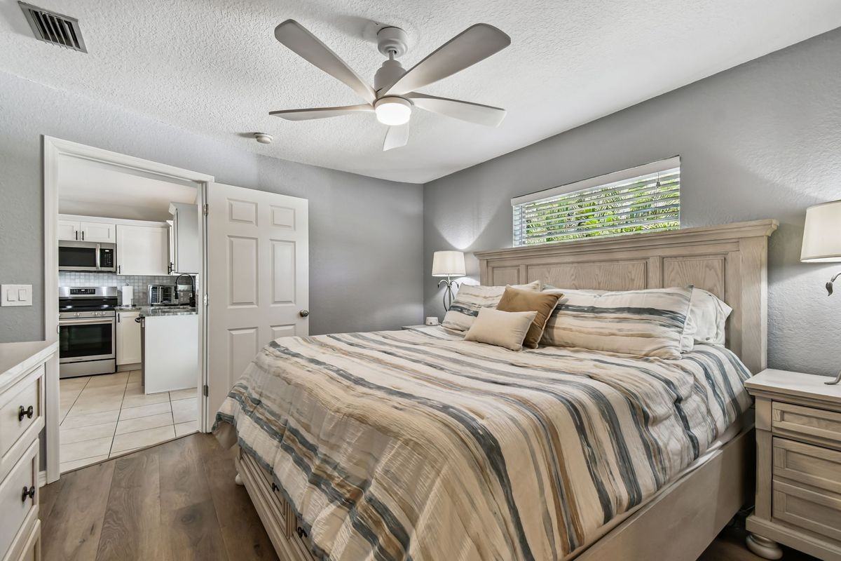 1763 Montana Ave Ne - Photo 6 of 19