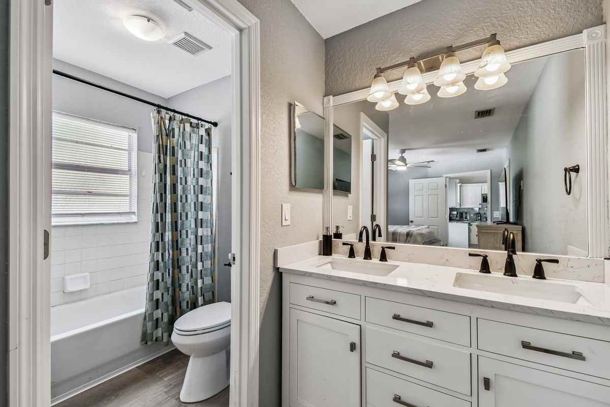 1763 Montana Ave Ne - Photo 7 of 19