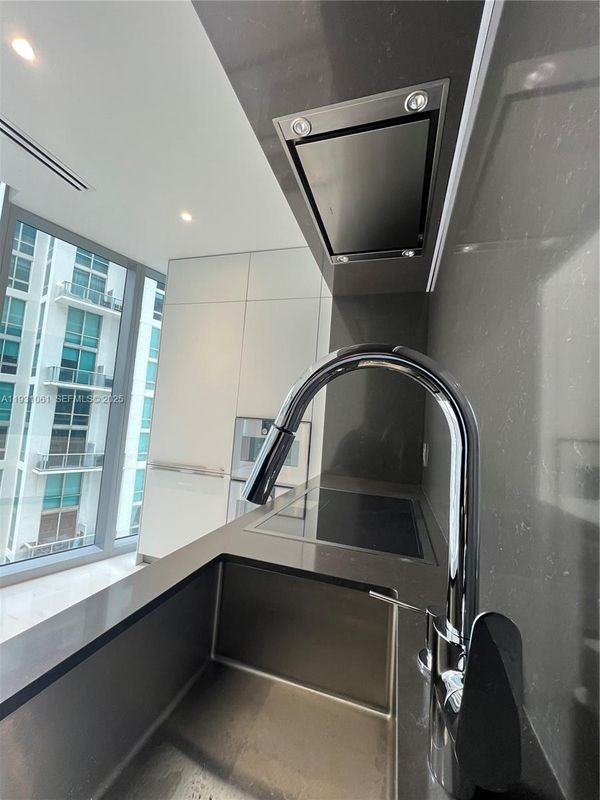 300 Biscayne Boulevard Way - Photo 6 of 38