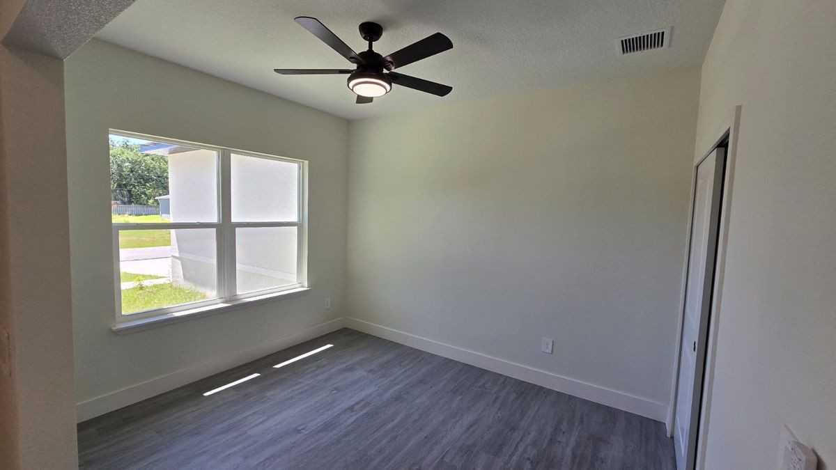 557 Macon St Sw - Photo 3 of 11