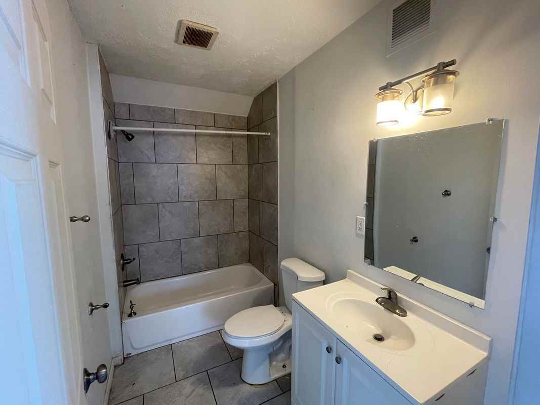 4248 8th St - Photo 7 of 16