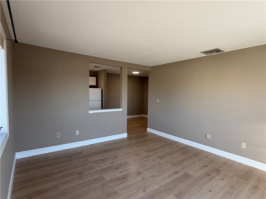 724 Beverage Hill Ave ##302 - Photo 5 of 24