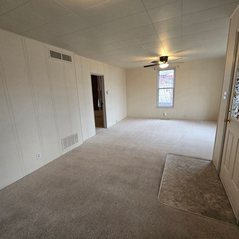 617 W Main St - Photo 2 of 9