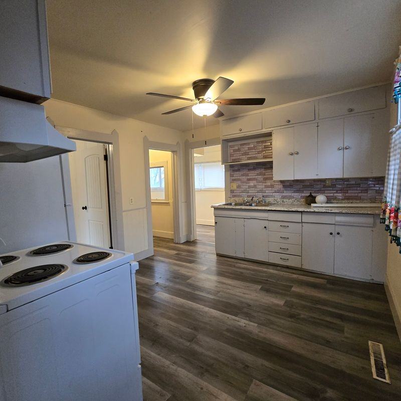 617 W Main St - Photo 3 of 9