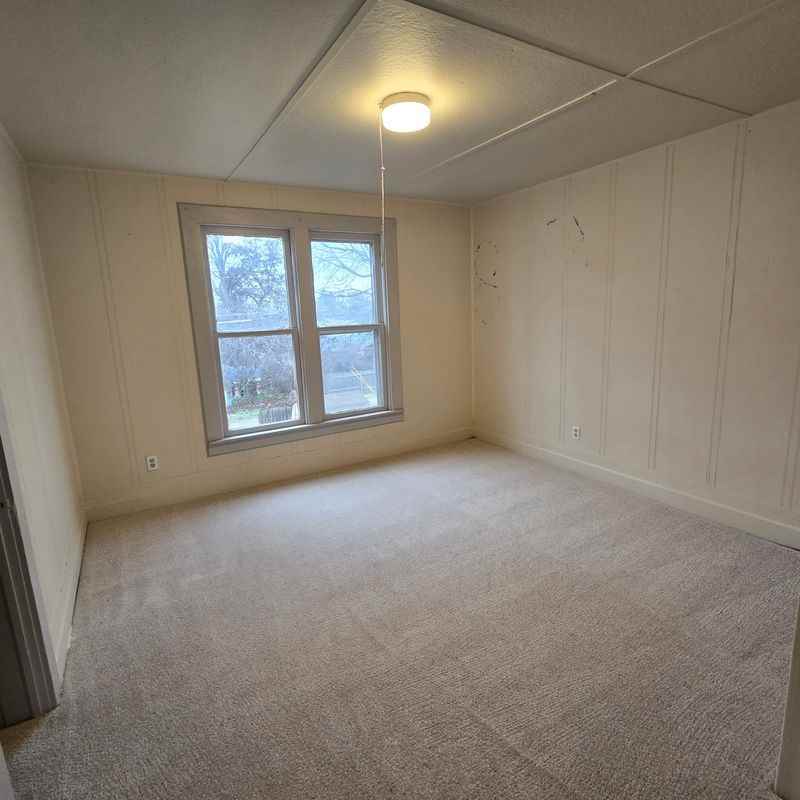 617 W Main St - Photo 7 of 9