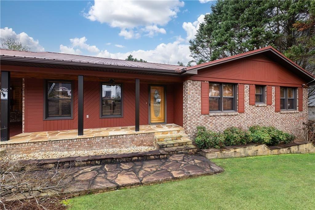 216 Thomas Cir - Photo 2 of 23