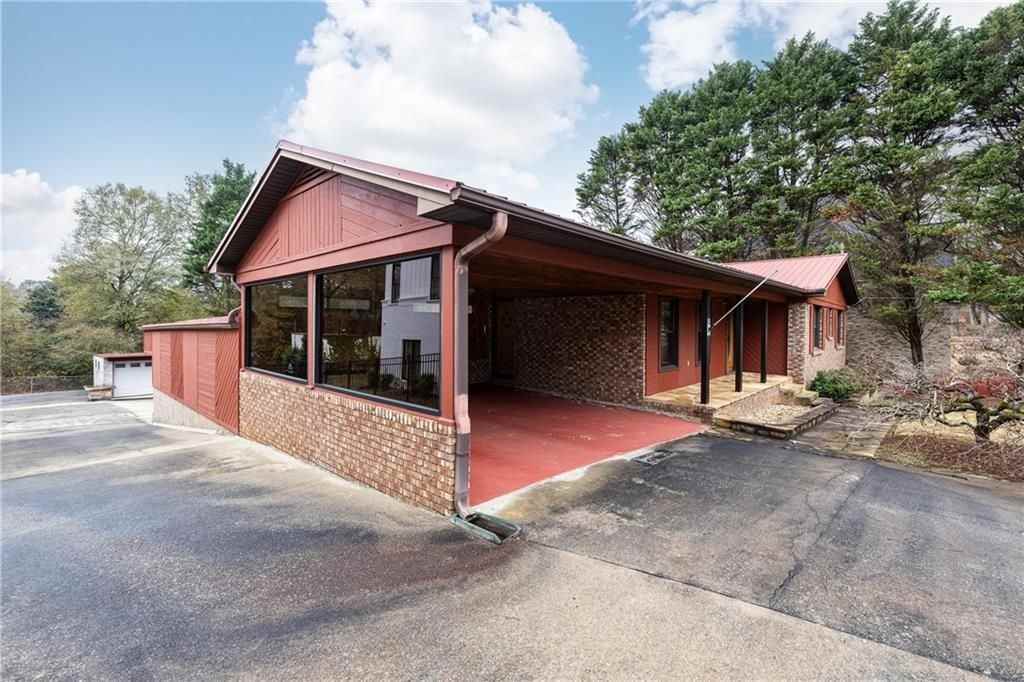 216 Thomas Cir - Photo 3 of 23