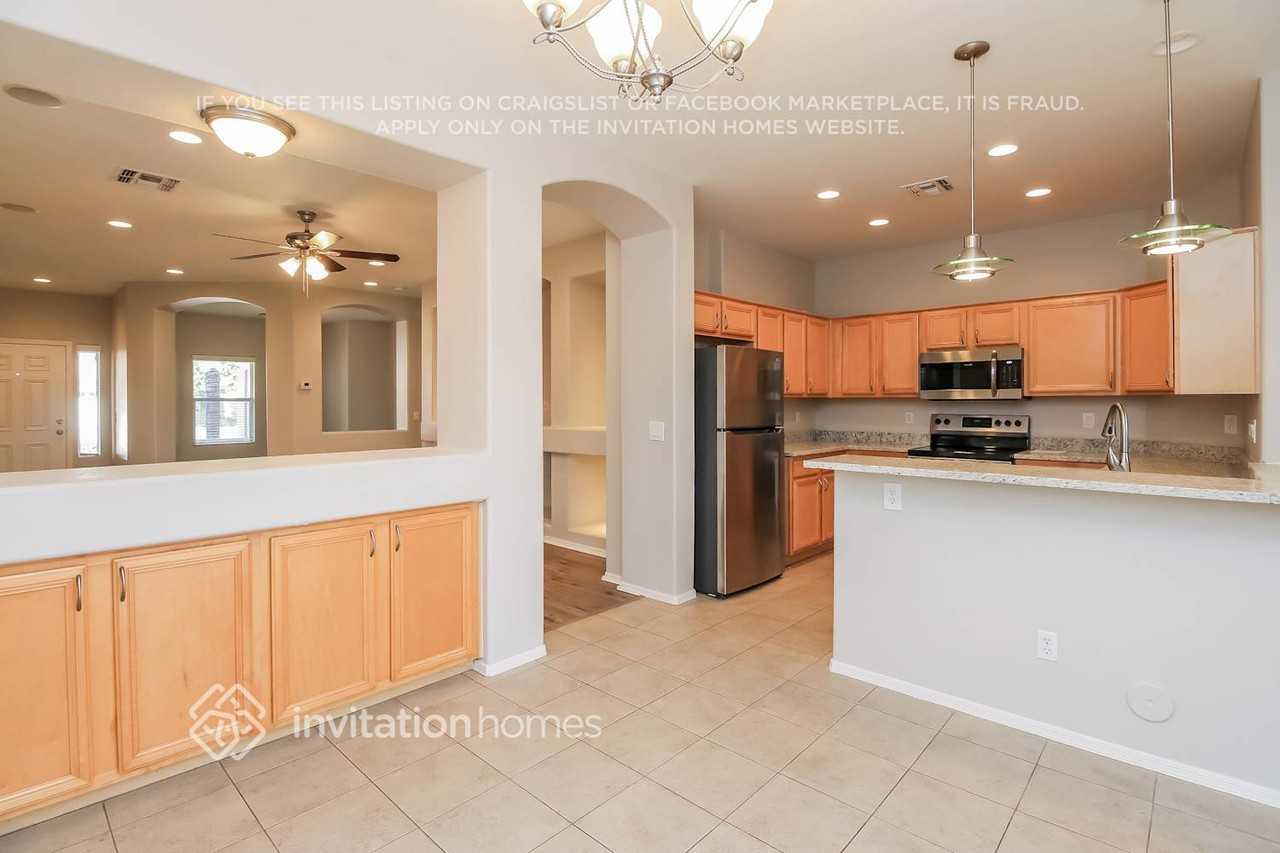 3677 E Remington Dr - Photo 5 of 16