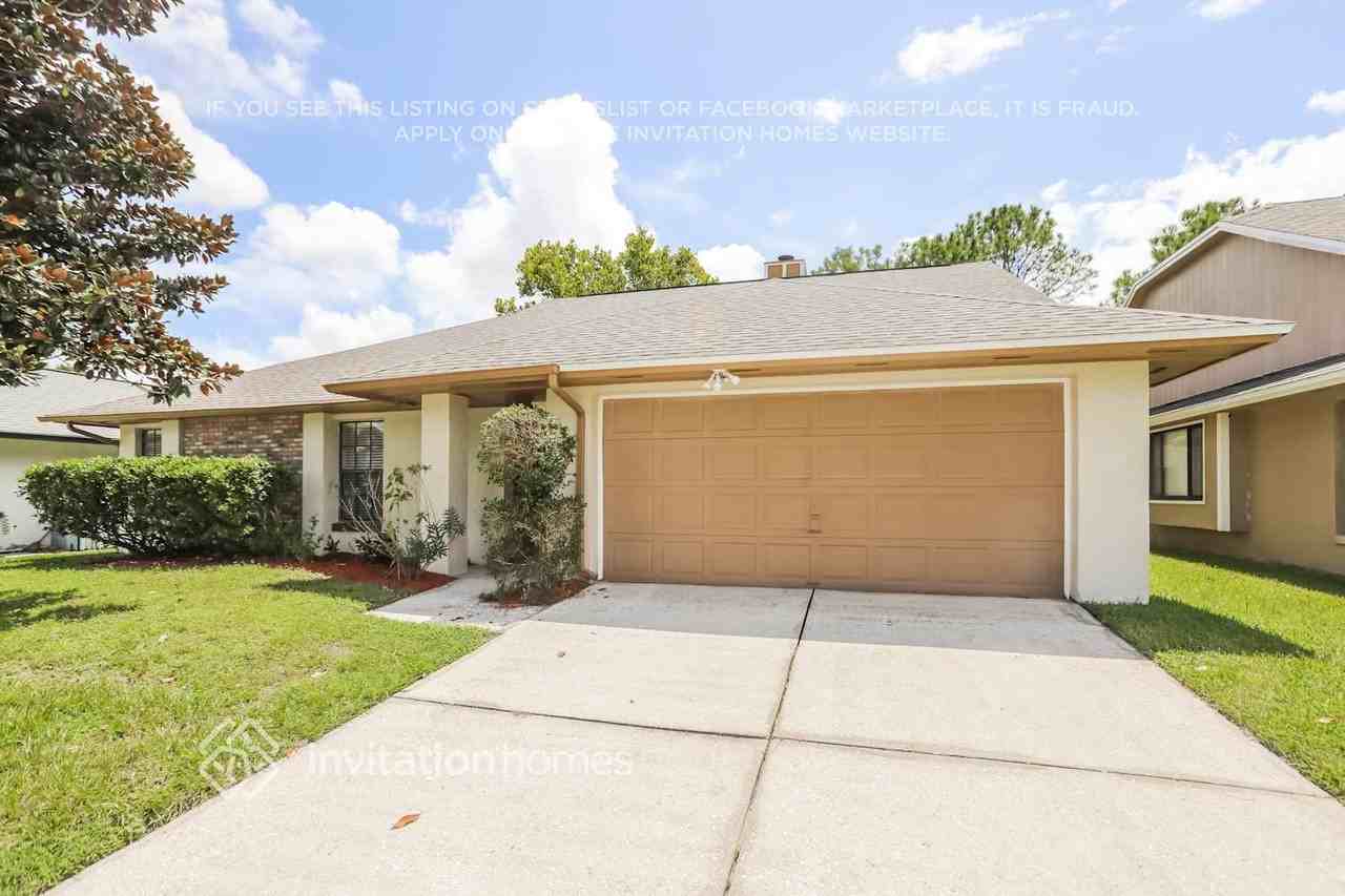 524 Silvergate Loop - Photo 3 of 6