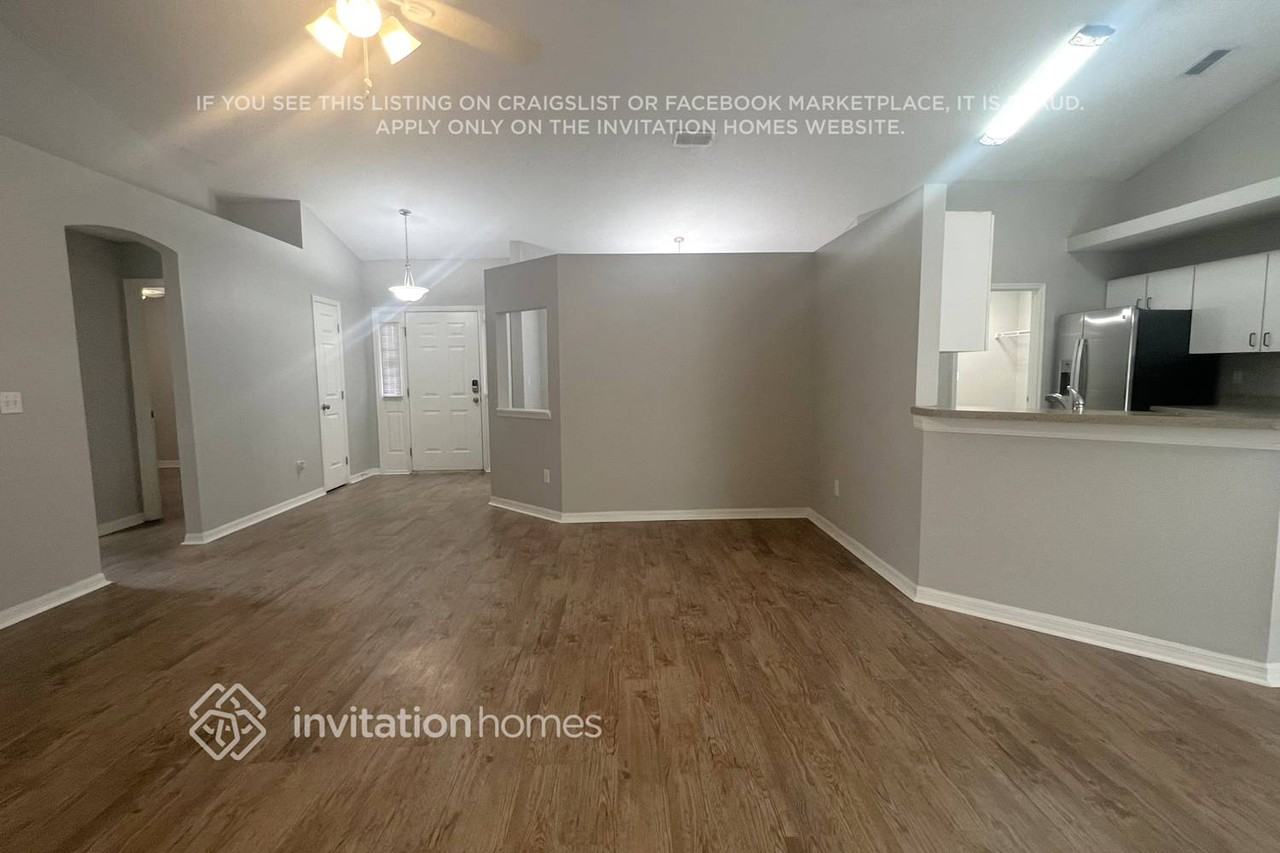 945 Park Valley Cir - Photo 3 of 13